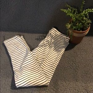old navy girls black and white stripped leggings